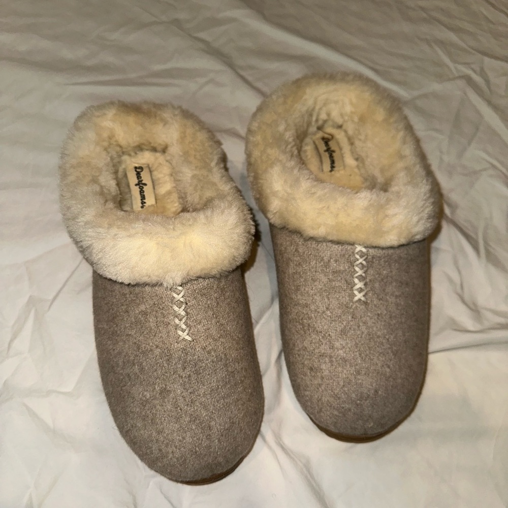 Dearfoams Grey Fluffy Slippers NOT WORN